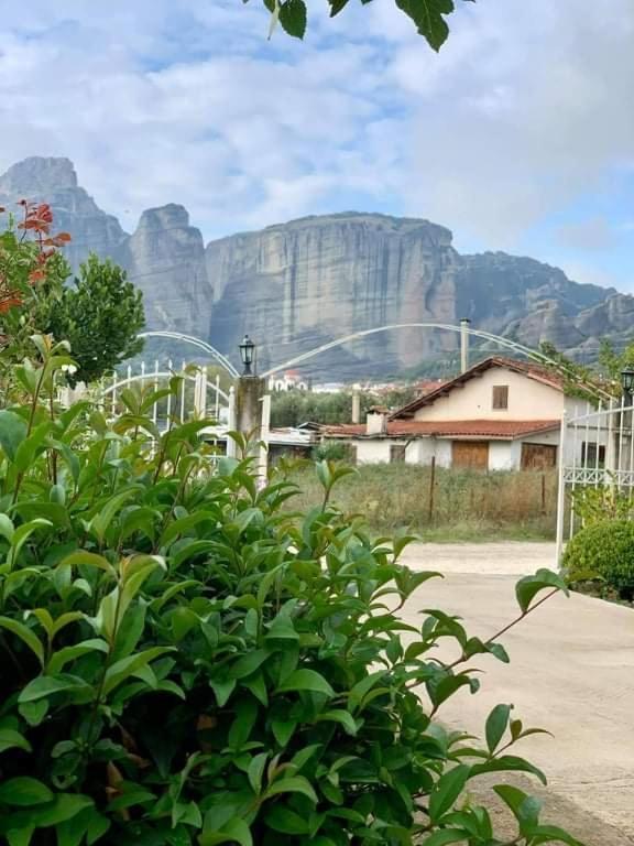 カランバカMeteora View Gardenアパートメント エクステリア 写真
